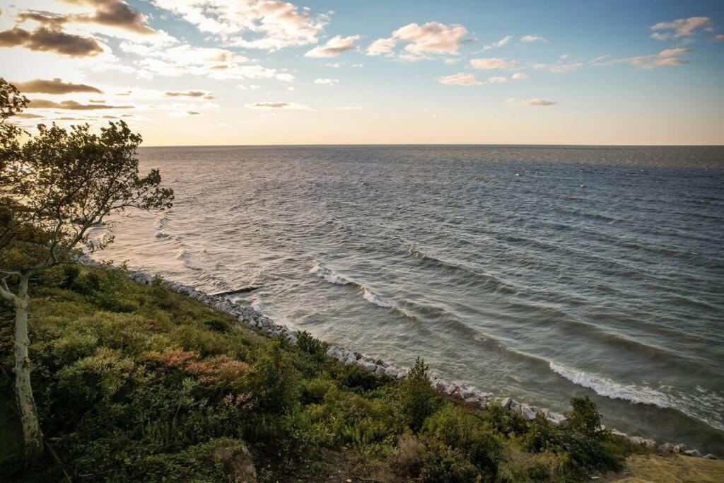 Charming Lakeview Cabin Near Geneva-On-The-Lake! Ashtabula Extérieur photo