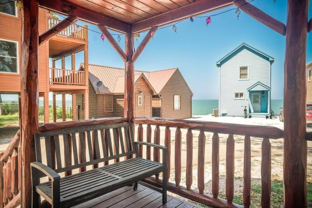 Charming Lakeview Cabin Near Geneva-On-The-Lake! Ashtabula Extérieur photo