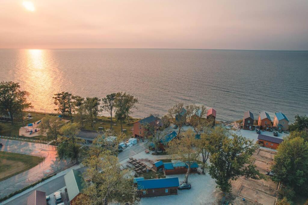 Charming Lakeview Cabin Near Geneva-On-The-Lake! Ashtabula Extérieur photo