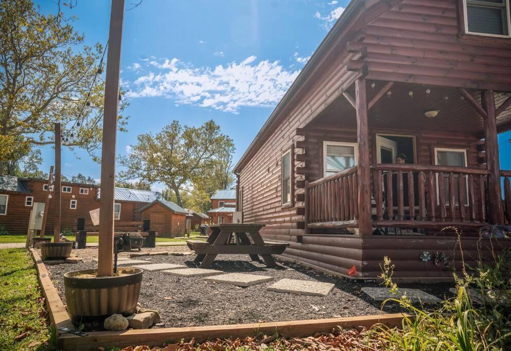 Charming Lakeview Cabin Near Geneva-On-The-Lake! Ashtabula Extérieur photo