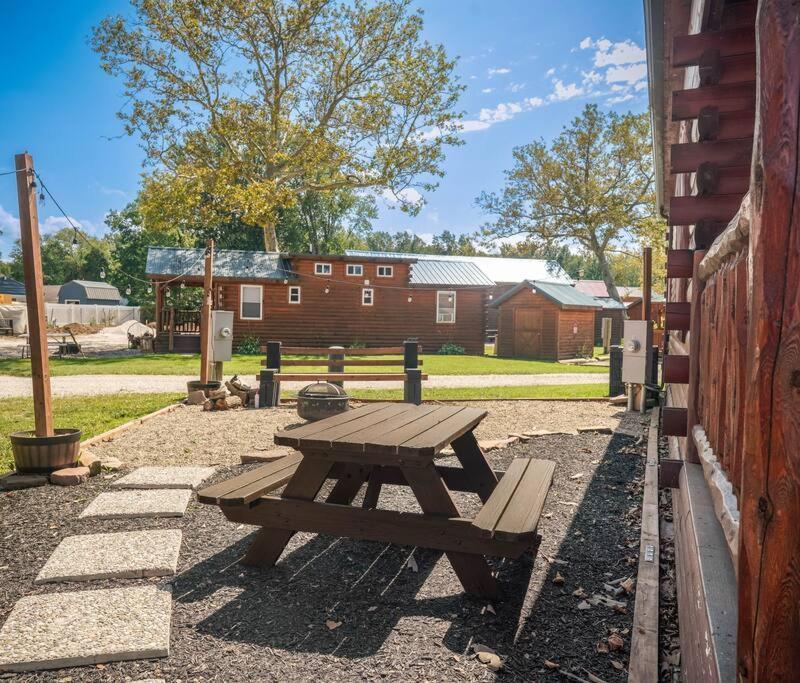 Charming Lakeview Cabin Near Geneva-On-The-Lake! Ashtabula Extérieur photo